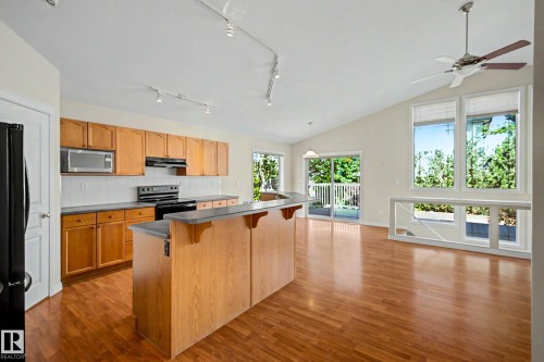 12 Encino Close, St. Albert, AB - Indoor Photo Showing Kitchen