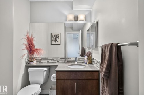 5922 Mullen Way Nw, Edmonton, AB - Indoor Photo Showing Bathroom