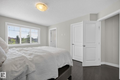 5922 Mullen Way Nw, Edmonton, AB - Indoor Photo Showing Bedroom