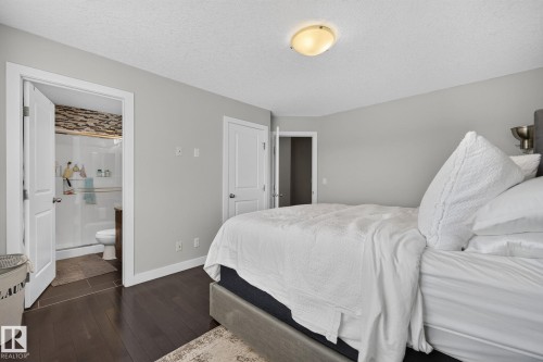 5922 Mullen Way Nw, Edmonton, AB - Indoor Photo Showing Bedroom