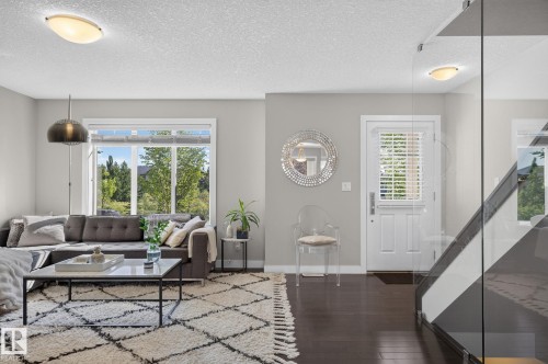 5922 Mullen Way Nw, Edmonton, AB - Indoor Photo Showing Living Room