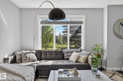 5922 Mullen Way Nw, Edmonton, AB - Indoor Photo Showing Living Room
