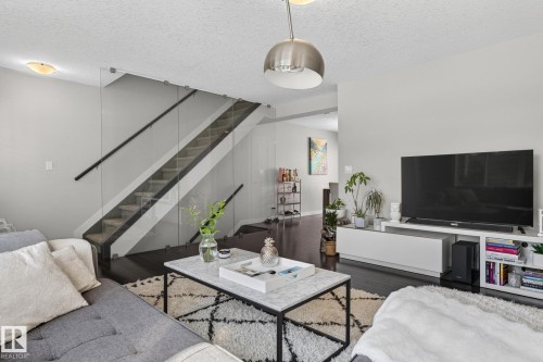 5922 Mullen Way Nw, Edmonton, AB - Indoor Photo Showing Living Room