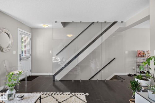 5922 Mullen Way Nw, Edmonton, AB - Indoor Photo Showing Other Room