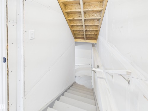 1098 Mcleod Avenue, Spruce Grove, AB - Indoor Photo Showing Other Room