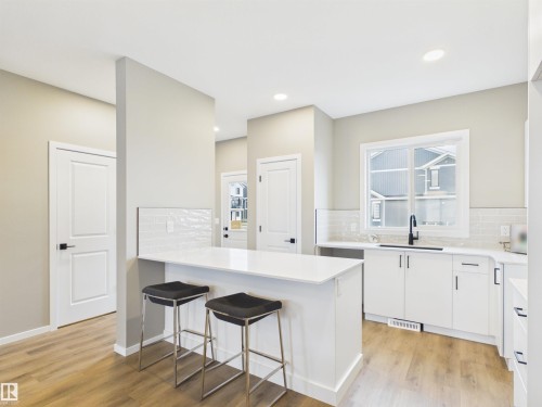 1098 Mcleod Avenue, Spruce Grove, AB - Indoor Photo Showing Kitchen