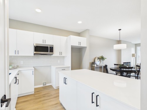 1098 Mcleod Avenue, Spruce Grove, AB - Indoor Photo Showing Kitchen