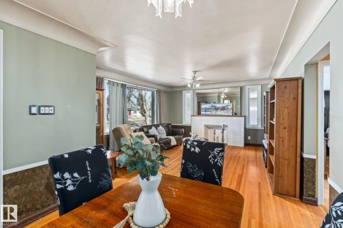9513 81 Street Nw, Edmonton, AB - Indoor