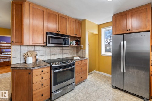 9513 81 Street Nw, Edmonton, AB - Indoor Photo Showing Kitchen