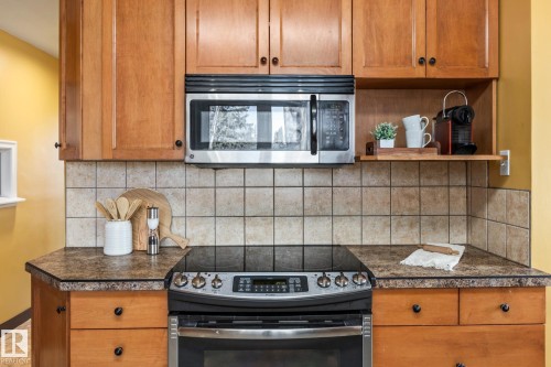 9513 81 Street Nw, Edmonton, AB - Indoor Photo Showing Kitchen