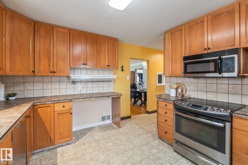 9513 81 Street Nw, Edmonton, AB - Indoor Photo Showing Kitchen
