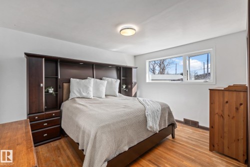 9513 81 Street Nw, Edmonton, AB - Indoor Photo Showing Bedroom