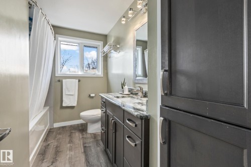 9513 81 Street Nw, Edmonton, AB - Indoor Photo Showing Bathroom