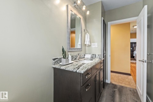 9513 81 Street Nw, Edmonton, AB - Indoor Photo Showing Bathroom