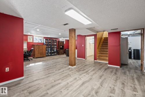 9513 81 Street Nw, Edmonton, AB - Indoor