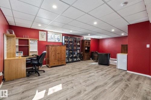 9513 81 Street Nw, Edmonton, AB - Indoor