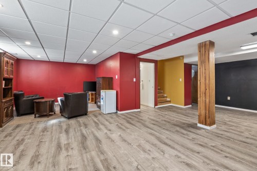 9513 81 Street Nw, Edmonton, AB - Indoor