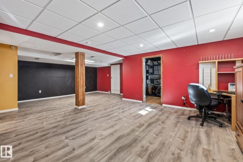 9513 81 Street Nw, Edmonton, AB - Indoor