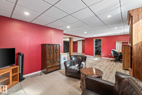 9513 81 Street Nw, Edmonton, AB - Indoor
