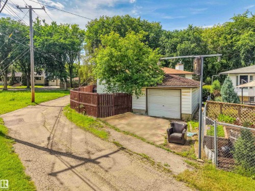 9513 81 Street Nw, Edmonton, AB - Outdoor