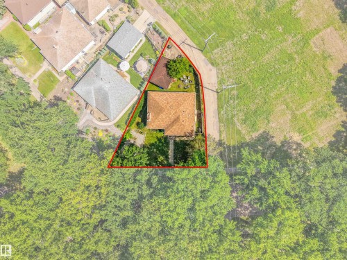 9513 81 Street Nw, Edmonton, AB - 