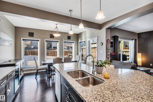 1539 Chapman Way Sw, Edmonton, AB - Indoor Photo Showing Kitchen With Double Sink With Upgraded Kitchen