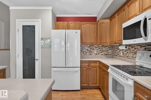 Kitchen - 3211 Mcphadden Place Sw, Edmonton, AB - Indoor Photo Showing Kitchen