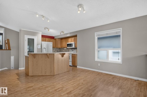 Kitchen - 3211 Mcphadden Place Sw, Edmonton, AB - Indoor Photo Showing Kitchen