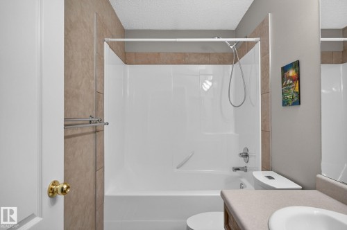 Bathroom - 3211 Mcphadden Place Sw, Edmonton, AB - Indoor Photo Showing Bathroom