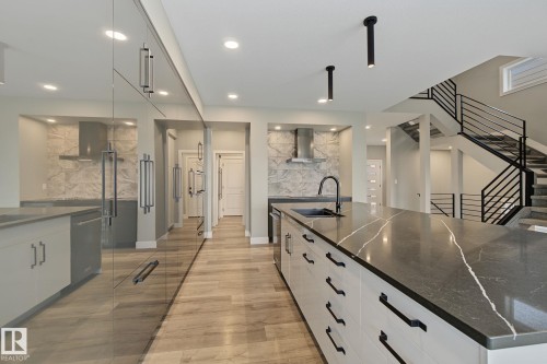 1463 Howes Crescent Sw, Edmonton, AB - Indoor Photo Showing Kitchen