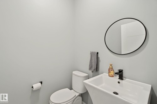 1463 Howes Crescent Sw, Edmonton, AB - Indoor Photo Showing Bathroom
