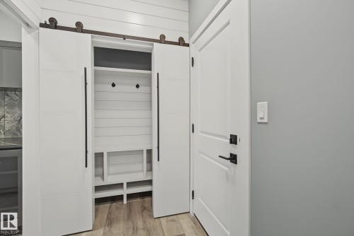 1463 Howes Crescent Sw, Edmonton, AB - Indoor Photo Showing Other Room