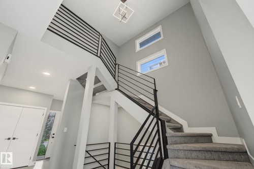 1463 Howes Crescent Sw, Edmonton, AB - Indoor Photo Showing Other Room