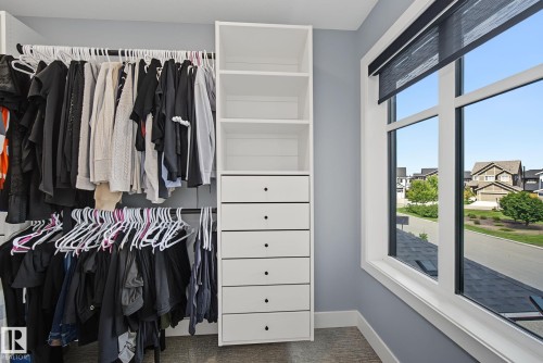 1463 Howes Crescent Sw, Edmonton, AB - Indoor With Storage