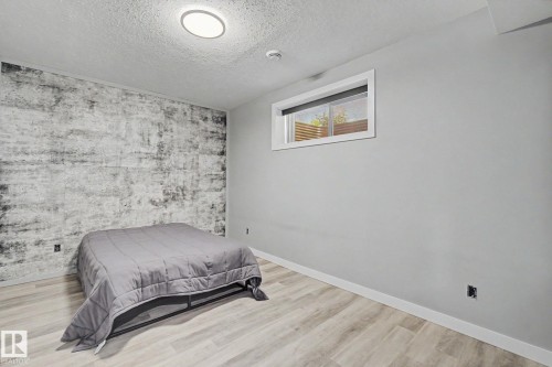 1463 Howes Crescent Sw, Edmonton, AB - Indoor Photo Showing Bedroom