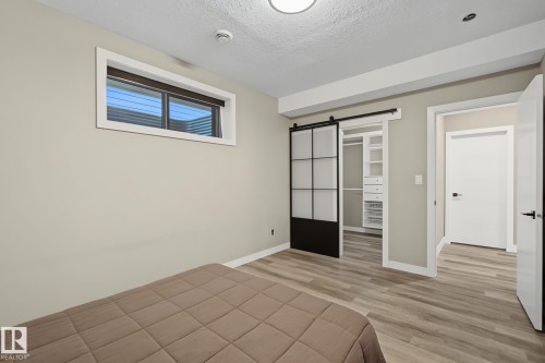 1463 Howes Crescent Sw, Edmonton, AB - Indoor