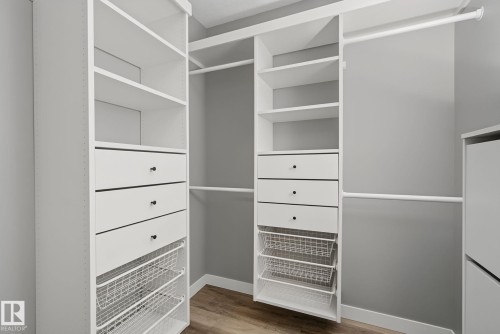1463 Howes Crescent Sw, Edmonton, AB - Indoor With Storage
