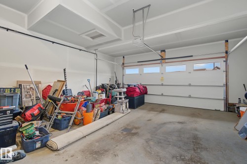 1463 Howes Crescent Sw, Edmonton, AB - Indoor Photo Showing Garage