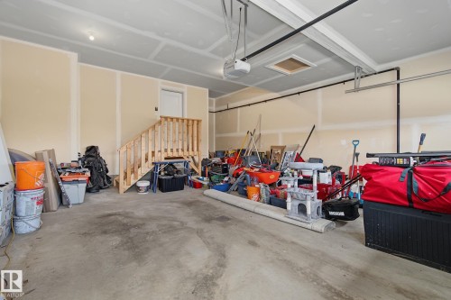 1463 Howes Crescent Sw, Edmonton, AB - Indoor Photo Showing Garage