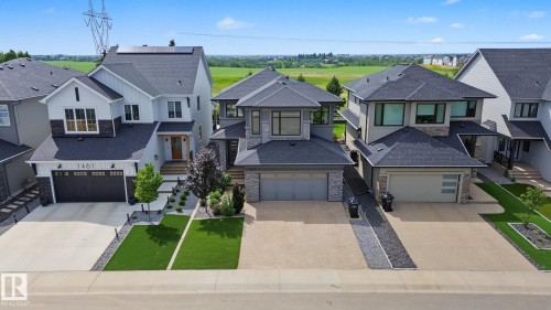 1463 Howes Crescent Sw, Edmonton, AB - Outdoor With Facade