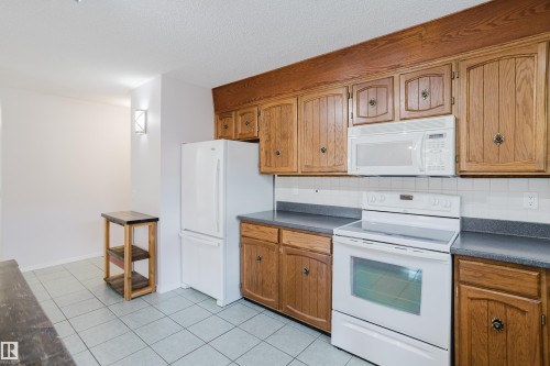 10433 32A Avenue Nw, Edmonton, AB - Indoor Photo Showing Kitchen
