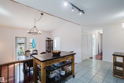 10433 32A Avenue Nw, Edmonton, AB - Indoor Photo Showing Dining Room