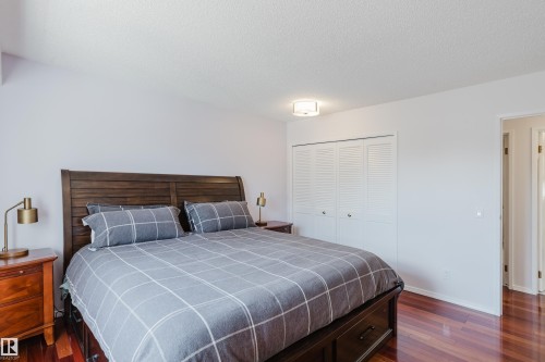 10433 32A Avenue Nw, Edmonton, AB - Indoor Photo Showing Bedroom