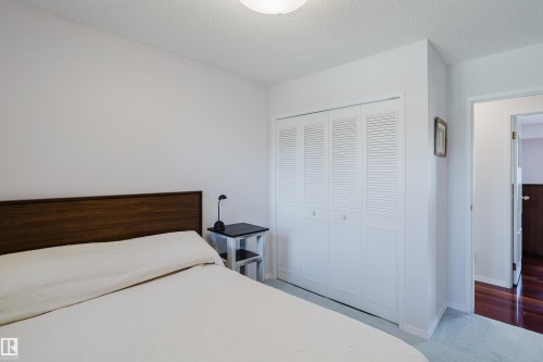 10433 32A Avenue Nw, Edmonton, AB - Indoor Photo Showing Bedroom