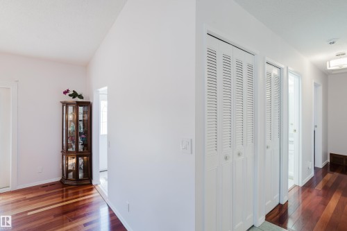 10433 32A Avenue Nw, Edmonton, AB - Indoor Photo Showing Other Room
