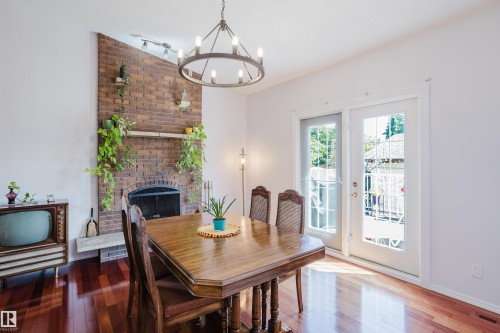 10433 32A Avenue Nw, Edmonton, AB - Indoor Photo Showing Dining Room