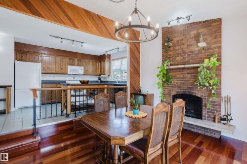 10433 32A Avenue Nw, Edmonton, AB - Indoor Photo Showing Dining Room