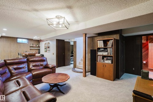 10433 32A Avenue Nw, Edmonton, AB - Indoor