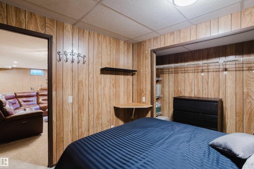 10433 32A Avenue Nw, Edmonton, AB - Indoor Photo Showing Bedroom