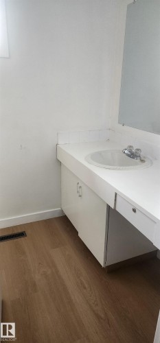 10942 161 Street Nw, Edmonton, AB - Indoor Photo Showing Bathroom